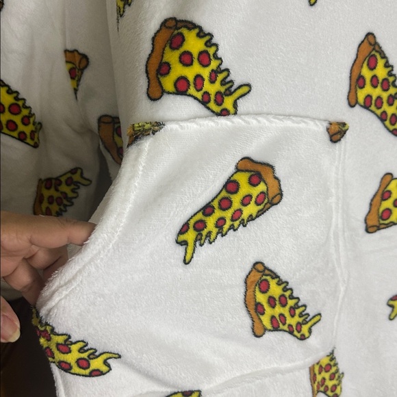 Cozy White Hoodie with Pizza Print - Picture 4 of 7